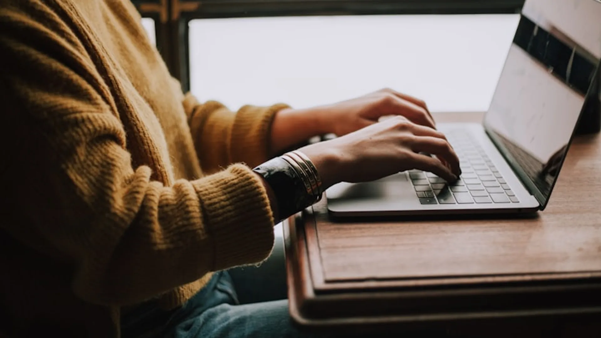 Platonic sugar daddy apps that send money without meeting 2026